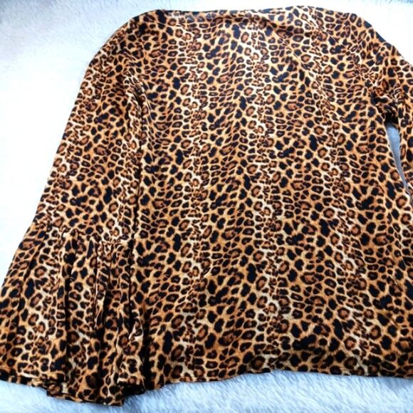 NWT Oddi Cheetah Print V- Neck Bell Sleeved 100% Rayon Boho Contemporary Blouse - Picture 14 of 14